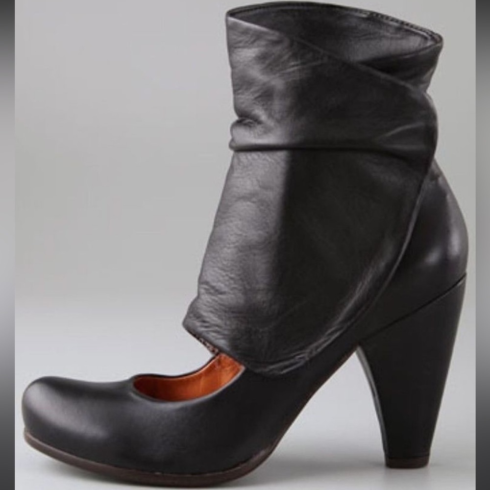 Coclico Odanak ankle wrap booties